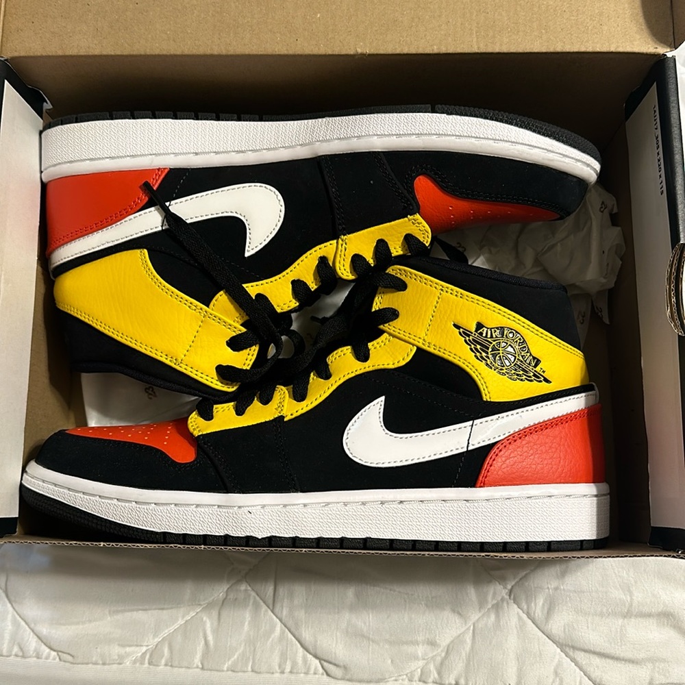 Air Jordan 1 Mid SE